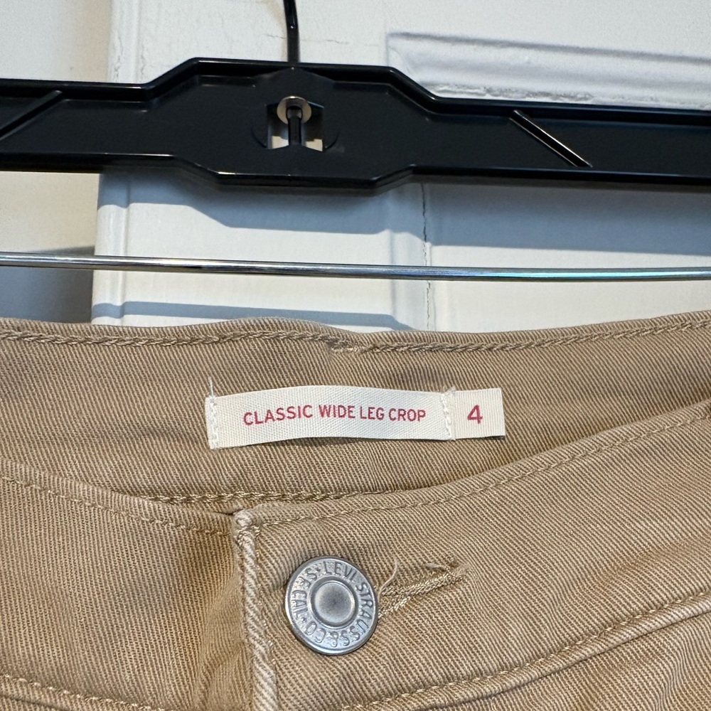 Levi’s Classic Wide Leg Crop Pants - Picture 3 of 3